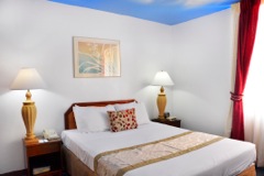 Waikiki_Holiday Surf Hotel_One Bedroom Quad 04